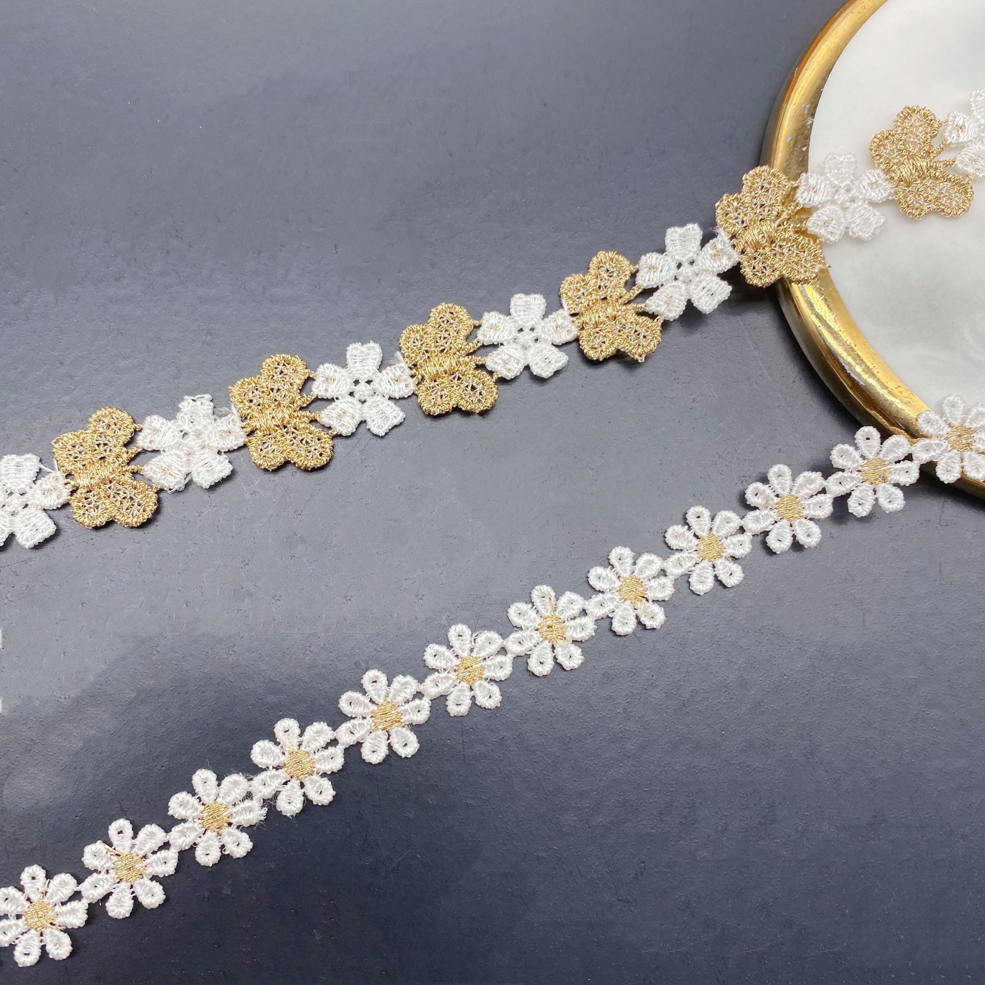 Hollow Embroidery Two-color Sm - Lace Ribbon Trim のレビューと価格